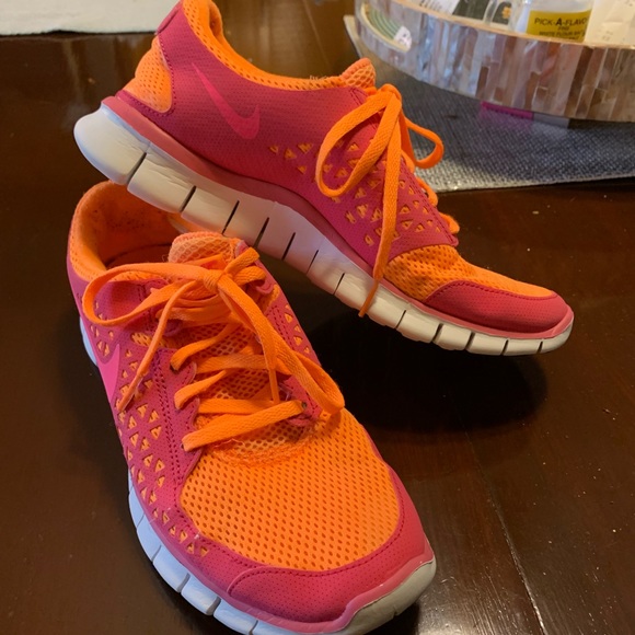 neon orange womens nike shoes